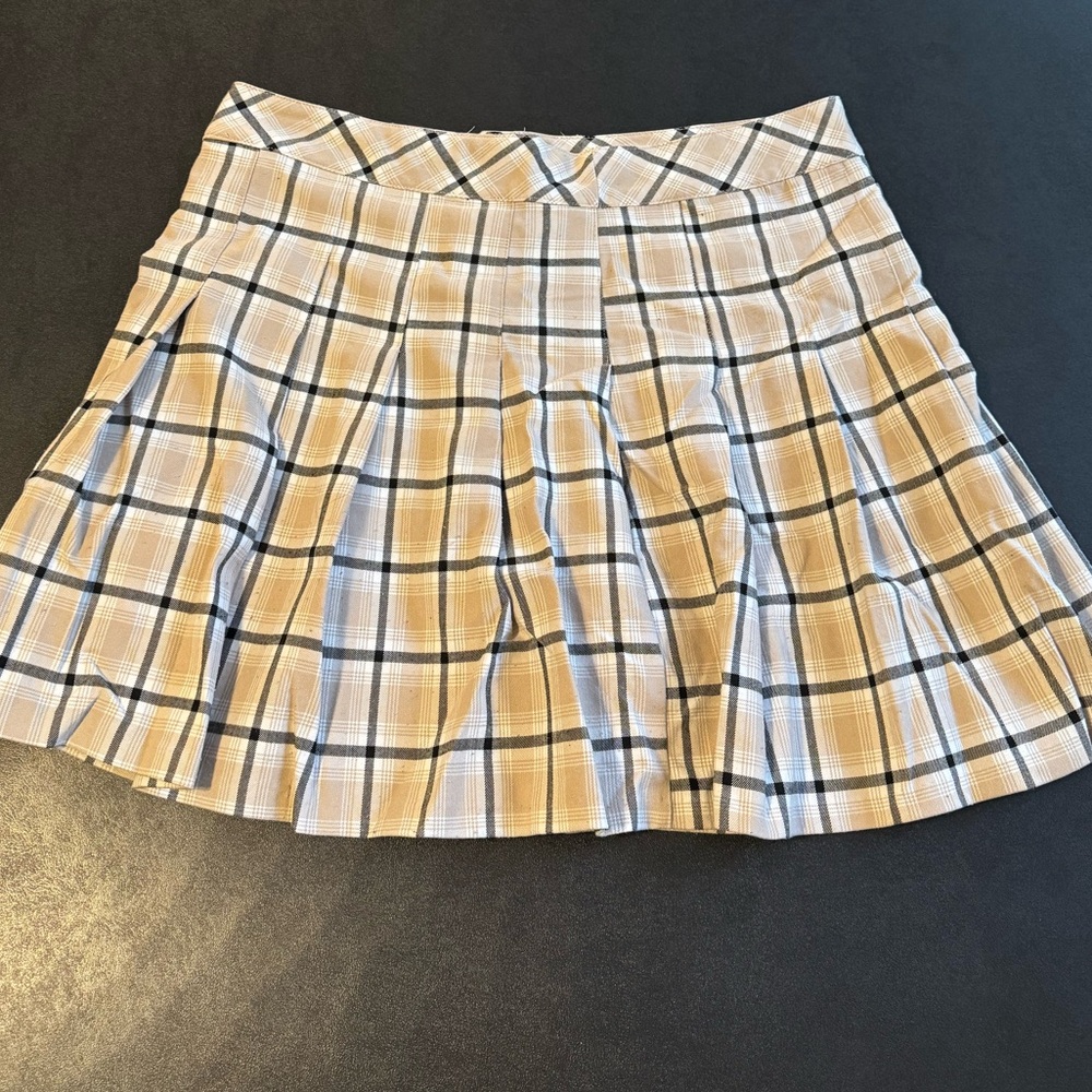 H&M Divided Beige and Black Checkered Shirt